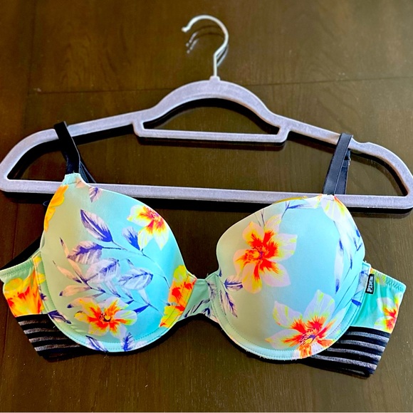 PINK Victoria's Secret Other - Pink Victoria’s Secret wear everywhere tee shirt bra.